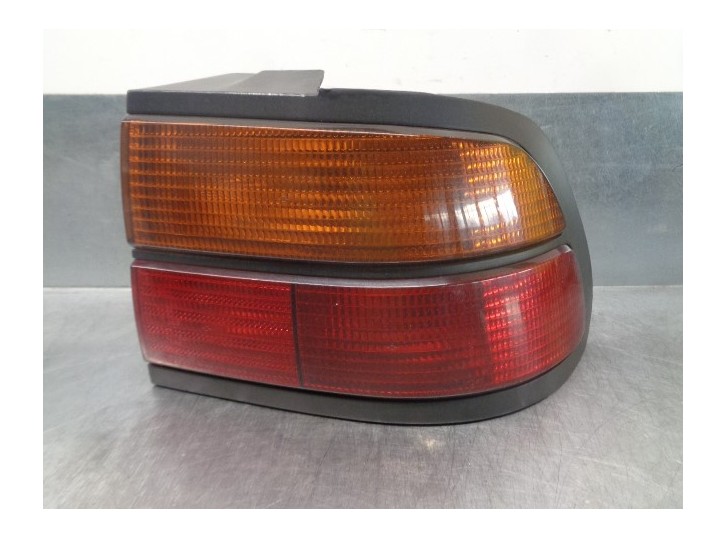 Recambio de piloto trasero derecho para mg serie 800 (rs) 827 si referencia OEM IAM 2220  