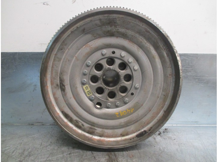 Recambio de volante motor para mercedes-benz clase cla (w117) 2.0 cat referencia OEM IAM  18578997 VALEO