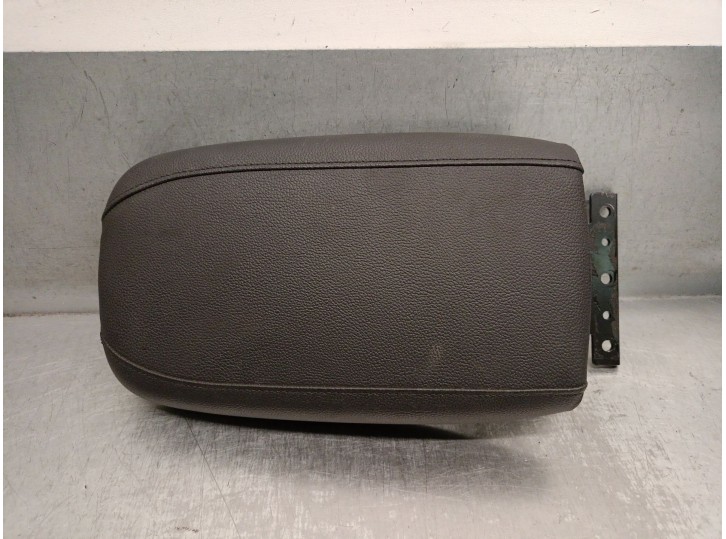 Recambio de apoyabrazos central para kia ceed tourer (cd) 1.0 t-gdi referencia OEM IAM 84660J7100WK 84660J7100WK 