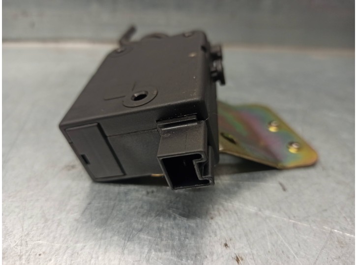 Recambio de motor tapa deposito combustible para saab 900 berlina 2.0 cat referencia OEM IAM 4493300T  