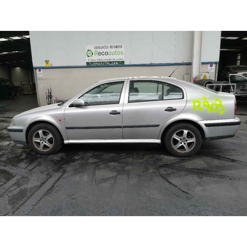 skoda octavia berlina (1u2) del año 1998