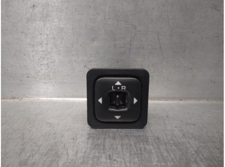 Replacement mirror control for Opel Monterey 3.1 turbodiesel OEM IAM reference 1240563 