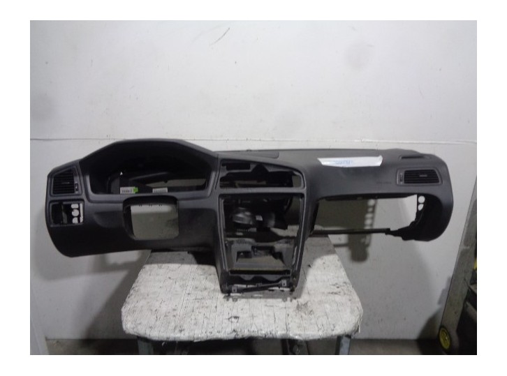 Recambio de salpicadero para volvo xc70 2.5 20v turbo cat referencia OEM IAM 39985196 NEGRO 