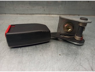 Recambio de enganche cinturon para saab 900 berlina 2.0 cat referencia OEM IAM   