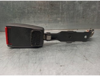 Recambio de enganche cinturon para saab 900 berlina 2.0 cat referencia OEM IAM   