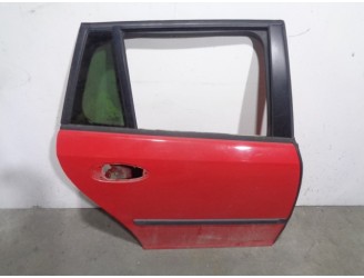 Recambio de puerta trasera derecha para saab 9-3 sport hatch 2.0 cat referencia OEM IAM 93185734 ROJA 5 PUERTAS