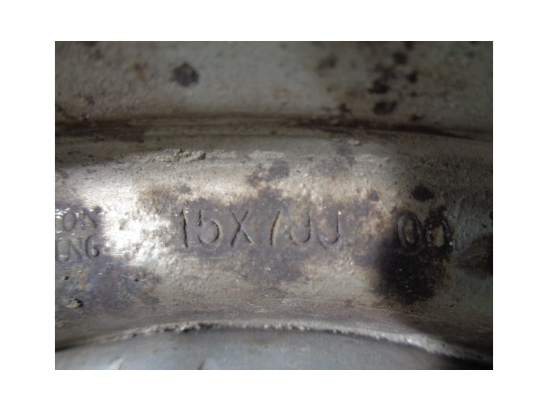 Recambio de llanta para ssangyong musso 2.9 tdi grand lux referencia OEM IAM 4173005200 R15X7JJ 