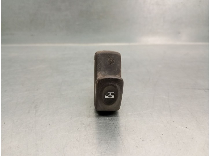 Recambio de mando elevalunas trasero izquierdo para dacia logan mcv 1.5 dci diesel cat referencia OEM IAM 8200467793 8200467793 