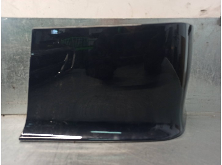 Recambio de molduras traseras para saab 900 berlina 2.0 cat referencia OEM IAM 4332920 