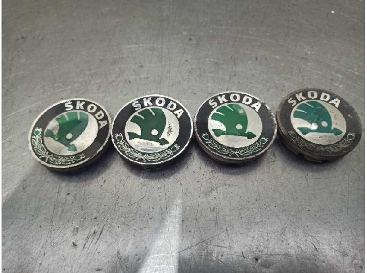 Recambio de tapacubos para skoda octavia berlina (1z3) 1.9 tdi referencia OEM IAM 6U0601151L 