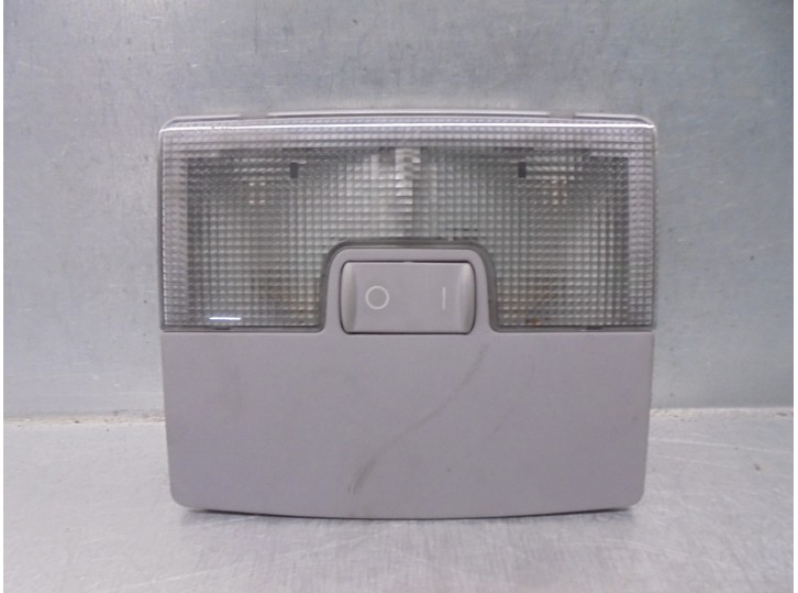 Recambio de luz interior para audi a6 berlina (4b2) 2.4 v6 30v cat (bdv) referencia OEM IAM 4B0947105 