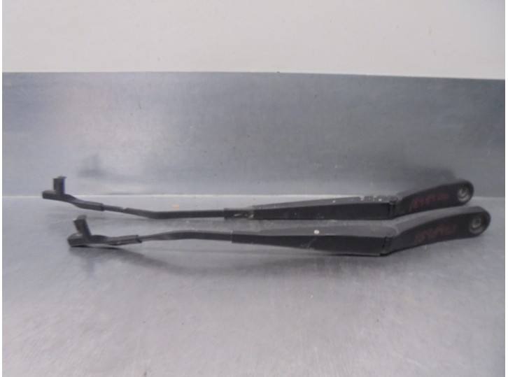 Recambio de brazo limpia delantero derecho para bmw x3 (f25) 2.0 referencia OEM IAM 61617213271 61617213272 