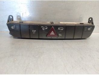 Replacement hazard warning switch for Mercedes-Benz M-Class (W164) 3.0 CDI cat OEM IAM reference A1648703510 