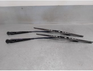 Recambio de brazo limpia delantero derecho para ford fiesta berl./courier referencia OEM IAM 89FG17526A4A EL PAR DERE E IZQ 