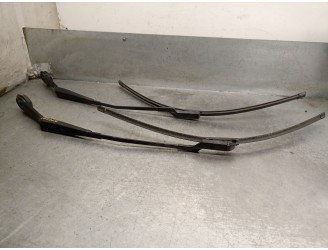 Recambio de brazo limpia delantero derecho para ford focus iii turnier 1.0 ecoboost referencia OEM IAM BM5117526BC BM5117526AC 