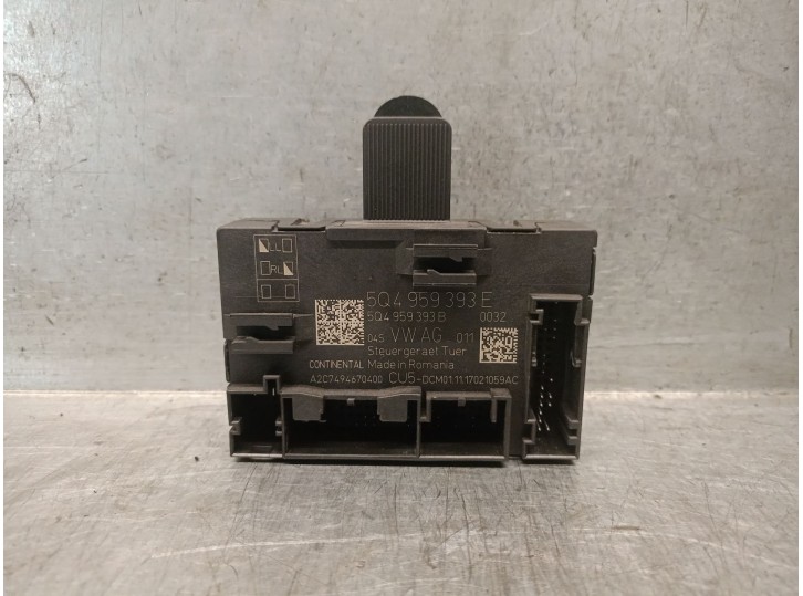 Replacement central locking ECU for Seat Leon ST (5F8) 1.4 TGI OEM IAM reference 5Q4959393E 5Q4959393E 
