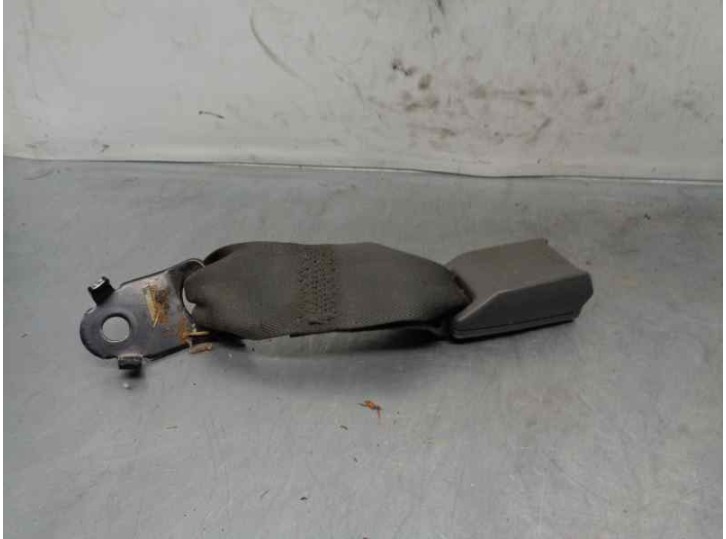 Recambio de enganche cinturon para mitsubishi l 200 (k6/7) 2.5 td cat referencia OEM IAM MN179600  
