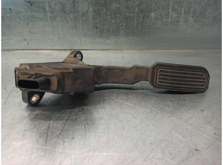 Recambio de potenciometro pedal para toyota auris 1.8 16v cat referencia OEM IAM 7811002012 03929658793 