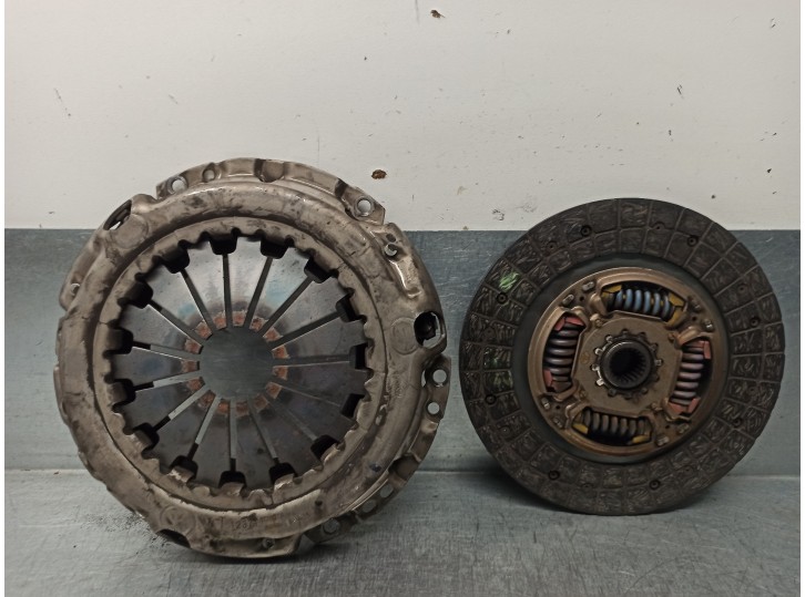 Recambio de kit embrague para toyota auris 1.2 16v turbo cat referencia OEM IAM 3121012371 AISIN