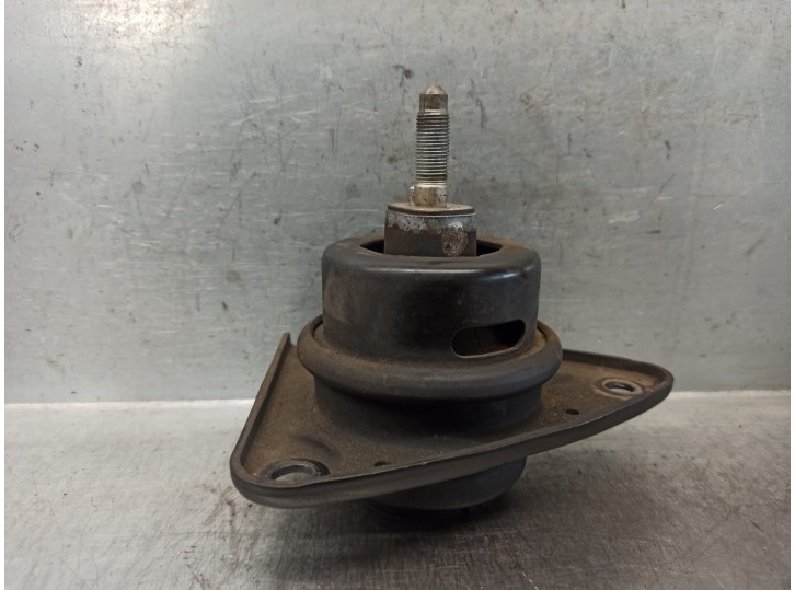 Replacement right engine mount for Hyundai i30 1.4 cat OEM IAM reference 218100Q000 