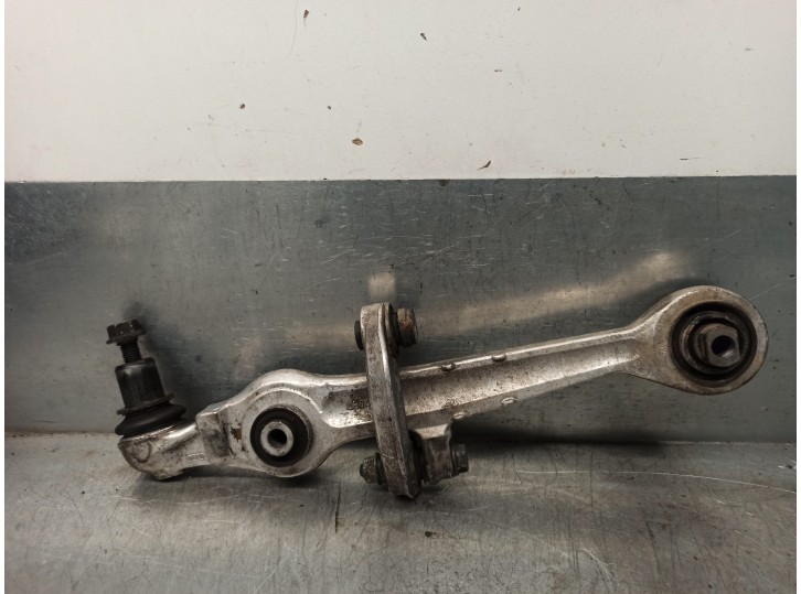 Replacement front right lower suspension arm for Skoda Superb (3U4) 2.0 TDi DPF OEM IAM reference 4B0407155 