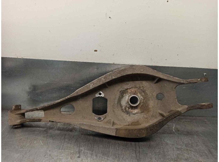 Recambio de brazo suspension superior trasero izquierdo para bmw serie 3 touring (e46) 320i edition advance referencia OEM IAM 1