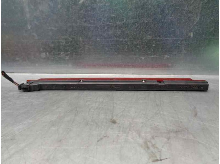 Replacement center brake light for Audi A6 saloon (4B2) 2.5 V6 24V TDI OEM IAM reference 4B0945097 