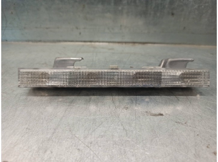 Recambio de luz central de freno para toyota auris 1.8 16v cat referencia OEM IAM 8100612011 