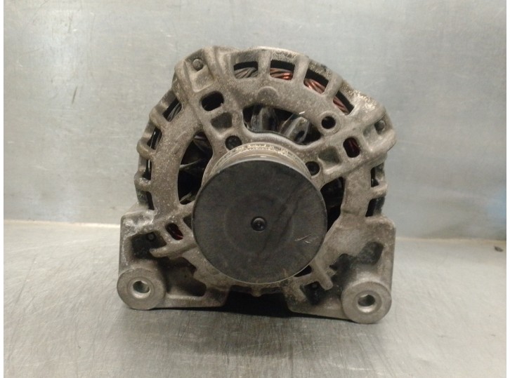 Recambio de alternador para smart forfour 1.0 cat referencia OEM IAM 231006007R F000BL04C4 BOSCH