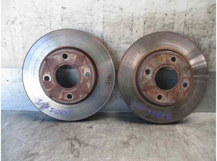 Replacement front brake disc for Ford Focus Saloon (CAK) 2.0 16V CAT OEM IAM reference 09780014 BREMBO