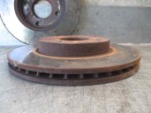 Replacement front brake disc for Ford Focus Saloon (CAK) 2.0 16V CAT OEM IAM reference 09780014 BREMBO
