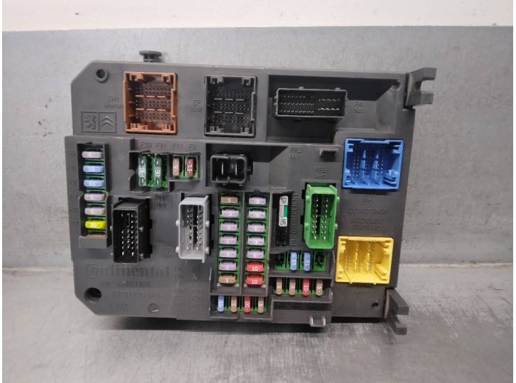 Recambio de caja reles / fusibles para peugeot 508 allure referencia OEM IAM 9664992380 S180121005G CONTINENTAL