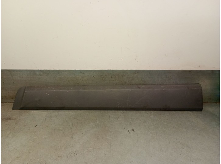 Replacement molding for Chevrolet Captiva (C100, C140) 2.0 D 4WD OEM IAM reference 96439708 96439706 