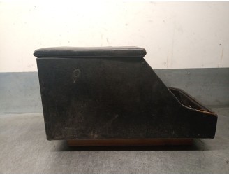 Recambio de apoyabrazos central para land rover defender (ld) 2.5 tdi referencia OEM IAM AWR1607 AWR1607 