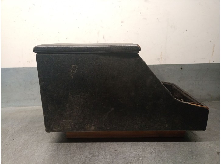 Recambio de apoyabrazos central para land rover defender (ld) 2.5 tdi referencia OEM IAM AWR1607 AWR1607 