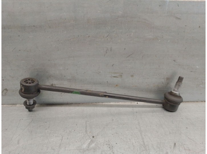 Replacement front right stabilizer link for Kia Sportage IV (QL, QLE) 1.6 GDi OEM IAM reference 54830D7000 54830D