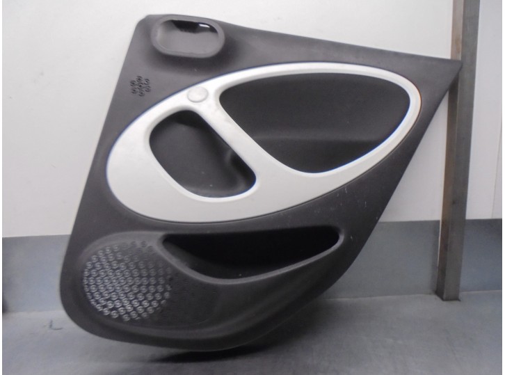 Recambio de guarnecido puerta trasera derecha para smart forfour 1.0 cat referencia OEM IAM A4537301200  