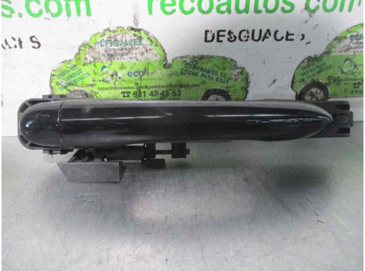 Replacement front left exterior door handle for Nissan Primera Estate (P12) 1.9 16V Turbodiesel CAT OEM IAM reference 80611
