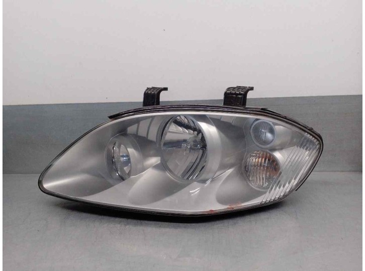 Recambio de faro izquierdo para ssangyong rodius 2.7 turbodiesel cat referencia OEM IAM 8310121303  5 PUERTAS
