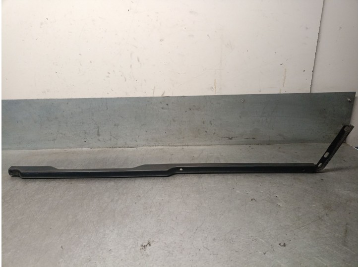 Recambio de molduras delanteras para land rover defender (ld) 2.5 tdi referencia OEM IAM MTC6167 MTC6167 