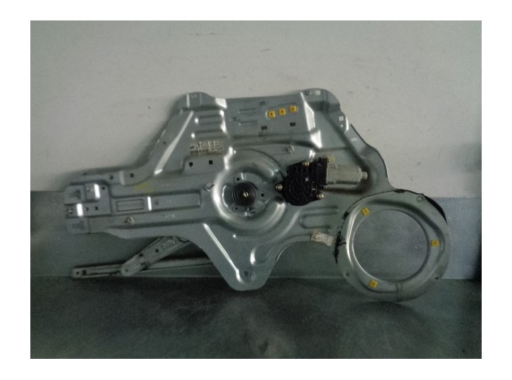 Recambio de elevalunas delantero izquierdo para kia cerato 1.6 cat referencia OEM IAM 824702F020 2 PINES 5 PUERTAS