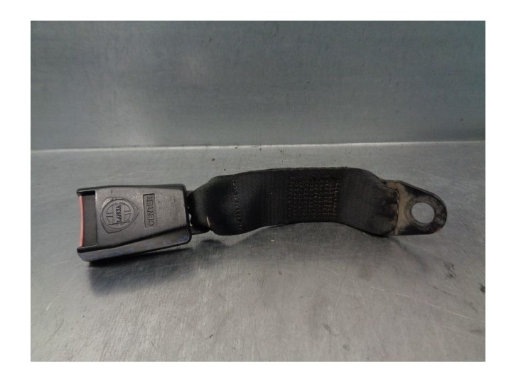 Recambio de enganche cinturon para lancia dedra berl. 1.9 turbodiesel referencia OEM IAM 5891702  TRAS CENT.