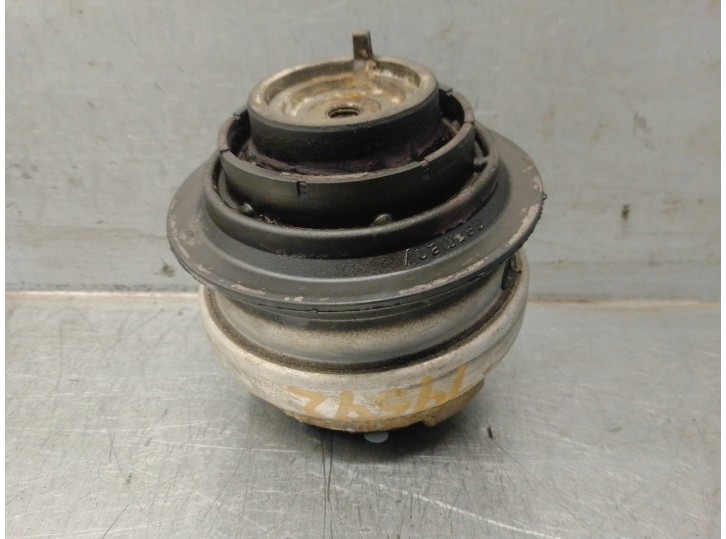 Replacement engine mount for Mercedes-Benz S-Class (W221) Saloon 5.5 V8 CAT OEM IAM reference A2202403317 