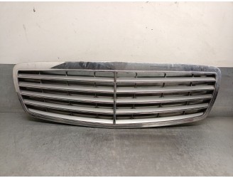 Recambio de rejilla delantera para mercedes-benz clase e (w211) e 220 cdi (211.006) referencia OEM IAM A2118800383 A211880038372