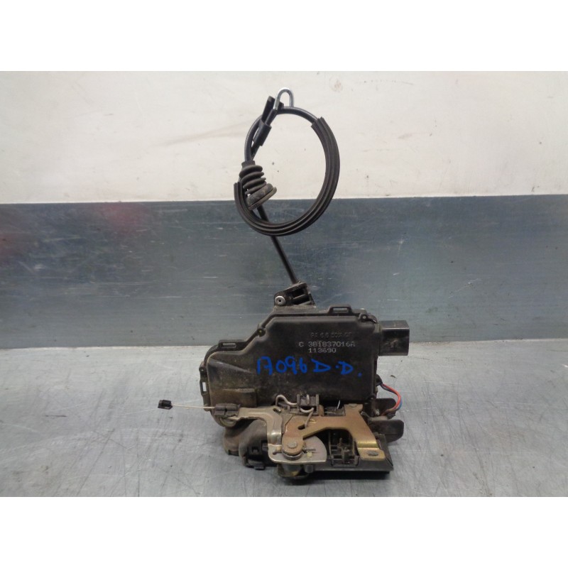 Recambio de cerradura puerta delantera derecha para volkswagen golf iv berlina (1j1) 1.4 16v referencia OEM IAM 3B1837016A 8 PIN