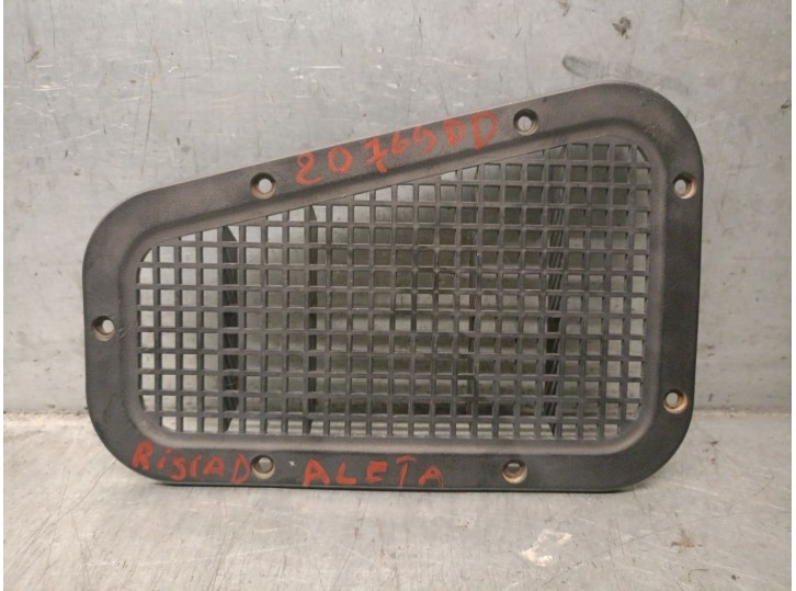 Recambio de rejilla delantera para land rover defender (ld) 2.5 tdi referencia OEM IAM D0516  
