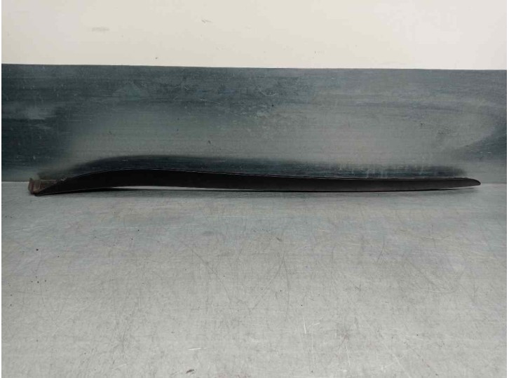 Replacement front trim strips for Kia Optima 1.7 CRDi CAT OEM IAM reference 86131D4000 