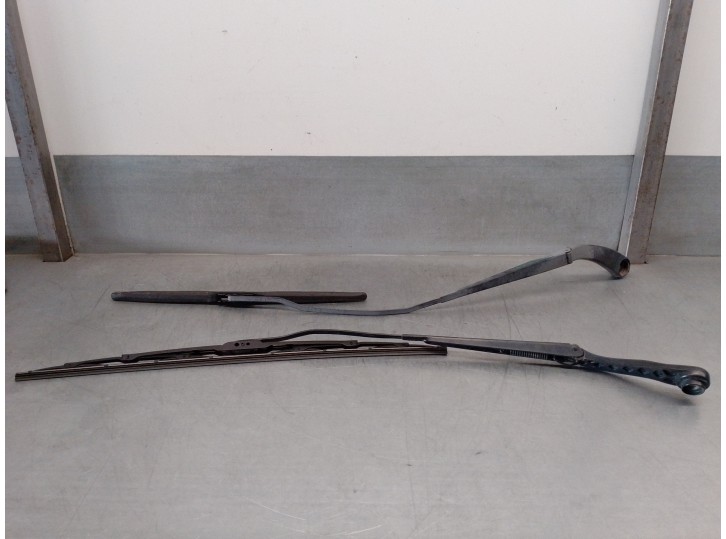 Replacement front right wiper arm for Dodge Journey 2.0 16V CRD cat OEM IAM reference 05116304AC RIGHT AND LEFT 