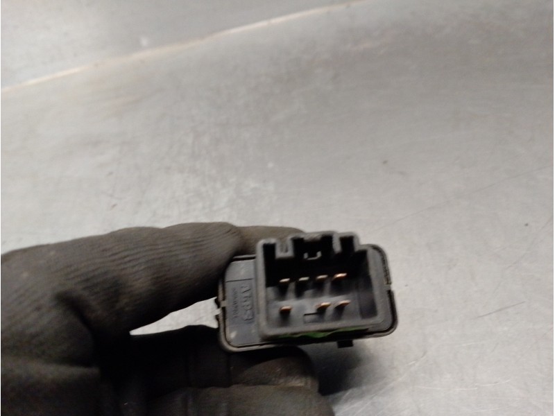 Recambio de mando elevalunas trasero izquierdo para land rover freelander 2.0 td4 cat referencia OEM IAM 1W6T14A701  