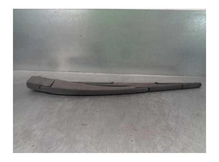 Recambio de brazo limpia trasero para dacia duster ambiance 4x2 referencia OEM IAM 287812906R 